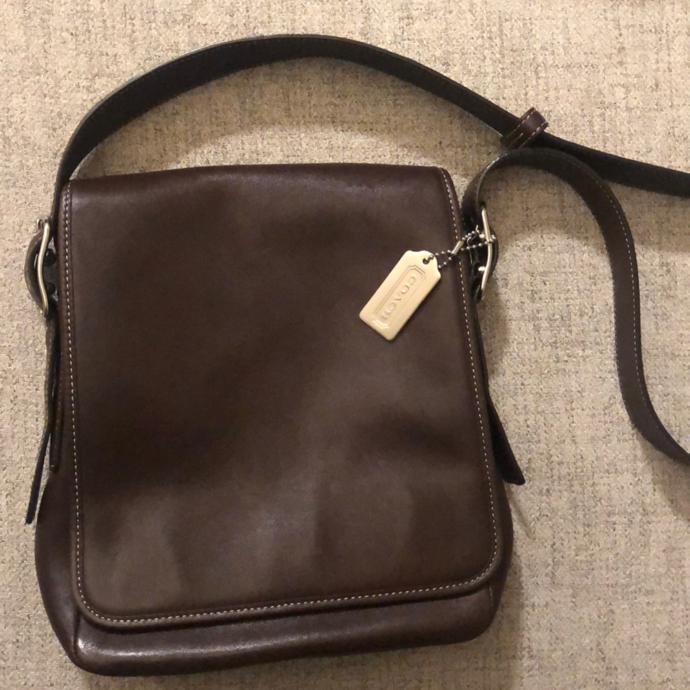 🥰 COACH chocolate leather crossbody bag